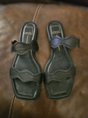 Dolce Vita 10M Black Square-Toe Wavy Strap Sandals